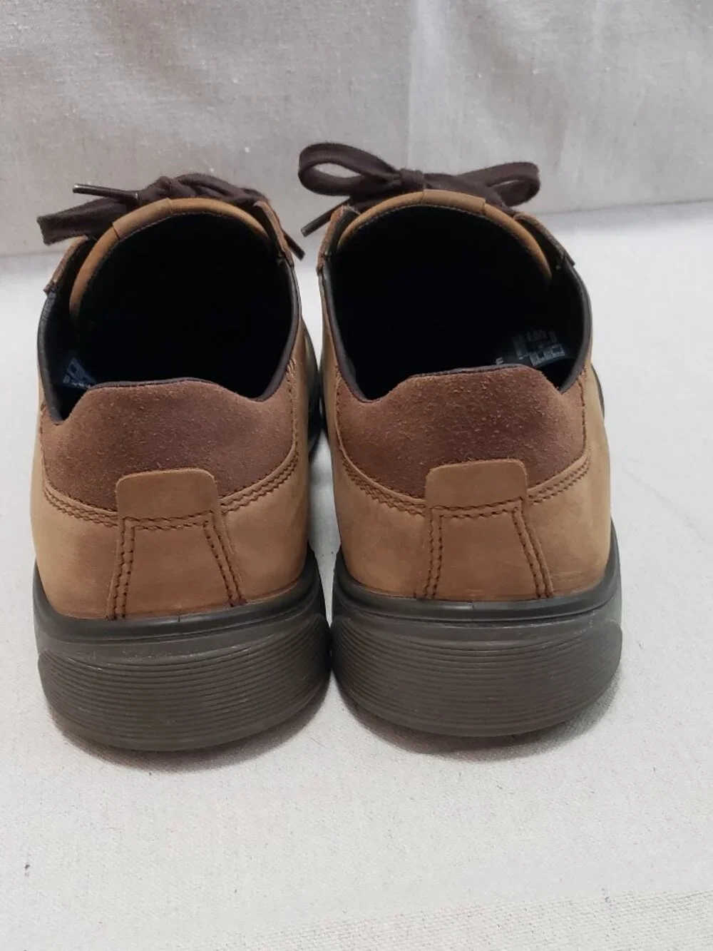 ECCO Mens Size 10-10.5 Shoes Core-Tex Light Brown Nubuck Suede Leather Sneakers